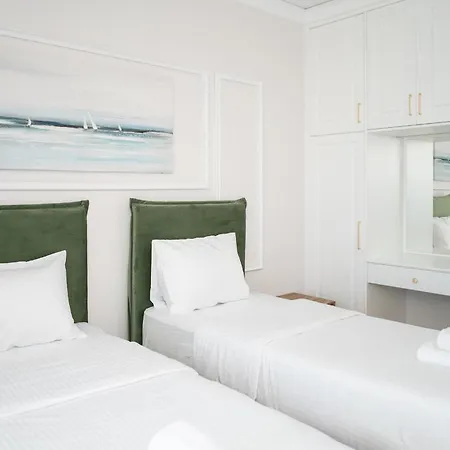 Margo Luxury Living 1 By 8essentially Apartment